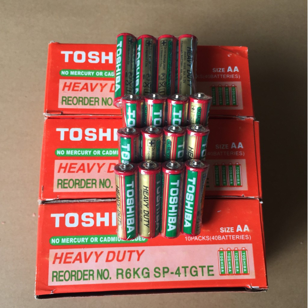 Một hộp pin 3A Toshiba (40 viên pin AAA và AA).