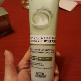 Sữa rửa mặt kết hợp massge đất sét L'oreal