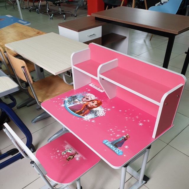 Bàn học sinh tăng chỉnh hàng chuẩn công ty,bảo hành 12 tháng,2 màu xanh và hồng,thiết kế gọn gàng phu hop không gian nha