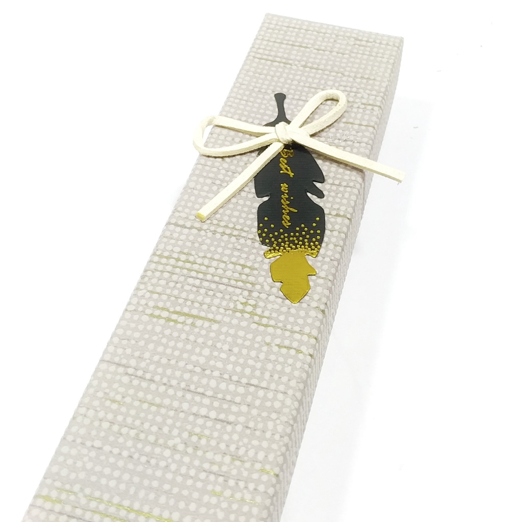 Hộp quà chữ nhật dài, nơ hình lá lông vũ, đựng dây chuyền, bút, lắc