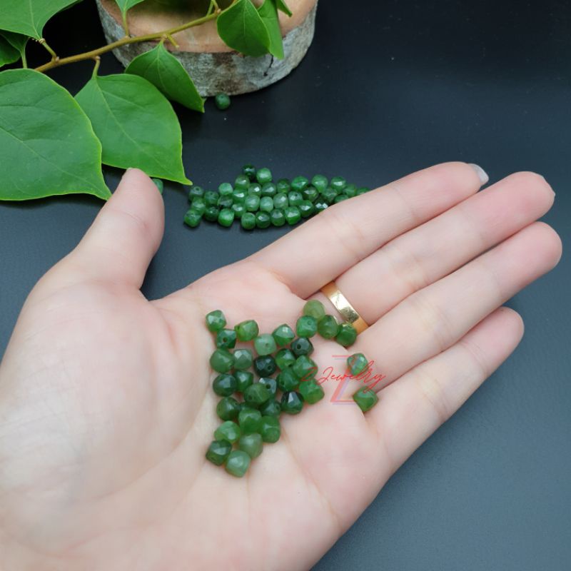 1 hạt đá xanh lá hình vuông mini