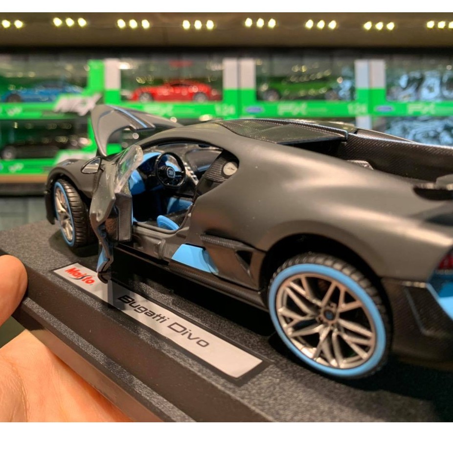 Xe mô hình sắt siêu xe Bugatti Divo tỉ lệ 1:24 hãng Maisto màu đen xanh