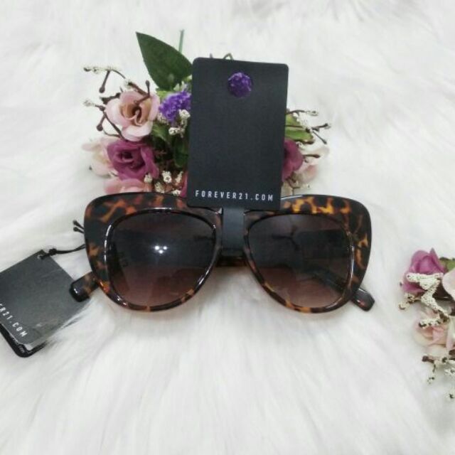 Kính Forever 21 , xước bề mặt , xách tay Mỹ, Nhật, có Bill chính hãng