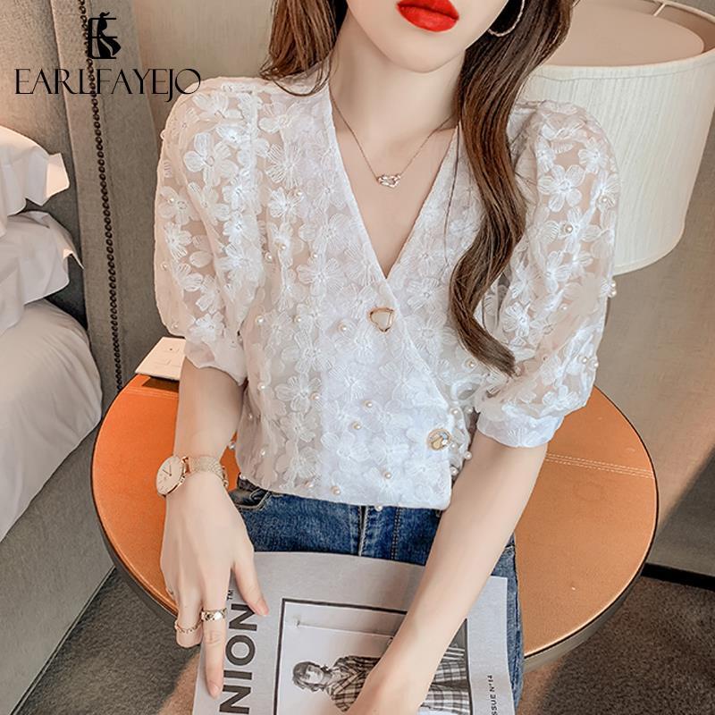 Áo Kiểu Cổ Chữ V Phối Ren Hoa Và Ngọc Trai Phong Cách Vintage