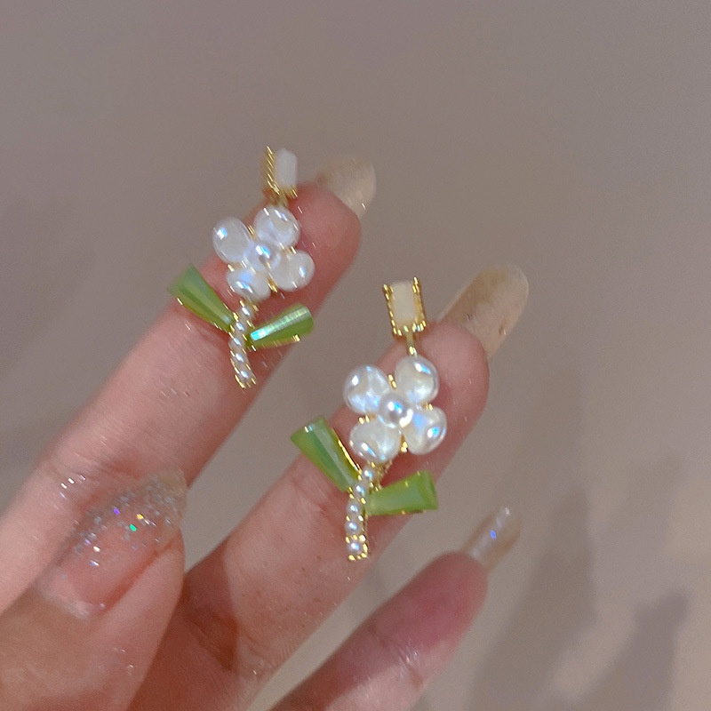 Bông Tai Hình Hoa Trắng/Lá Xanh Kiểu Hàn Quốc Xinh Xắn Cho Nữ