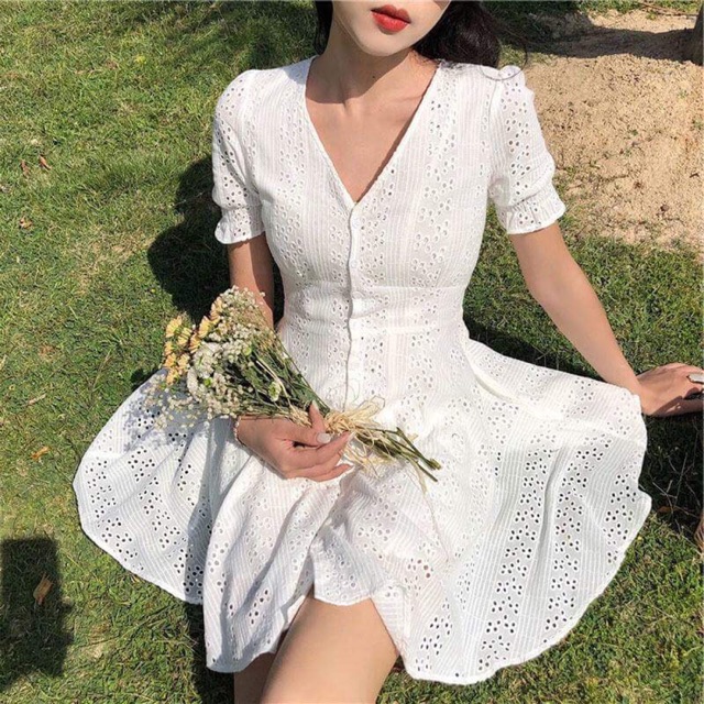 Đầm xoè trắng