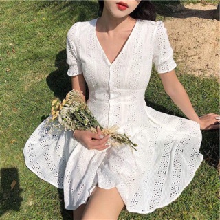 Đầm xoè trắng