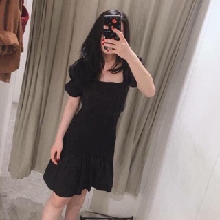 Váy đen Zara