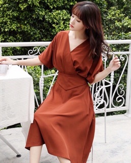 Váy Cổ V  Tay Xoè