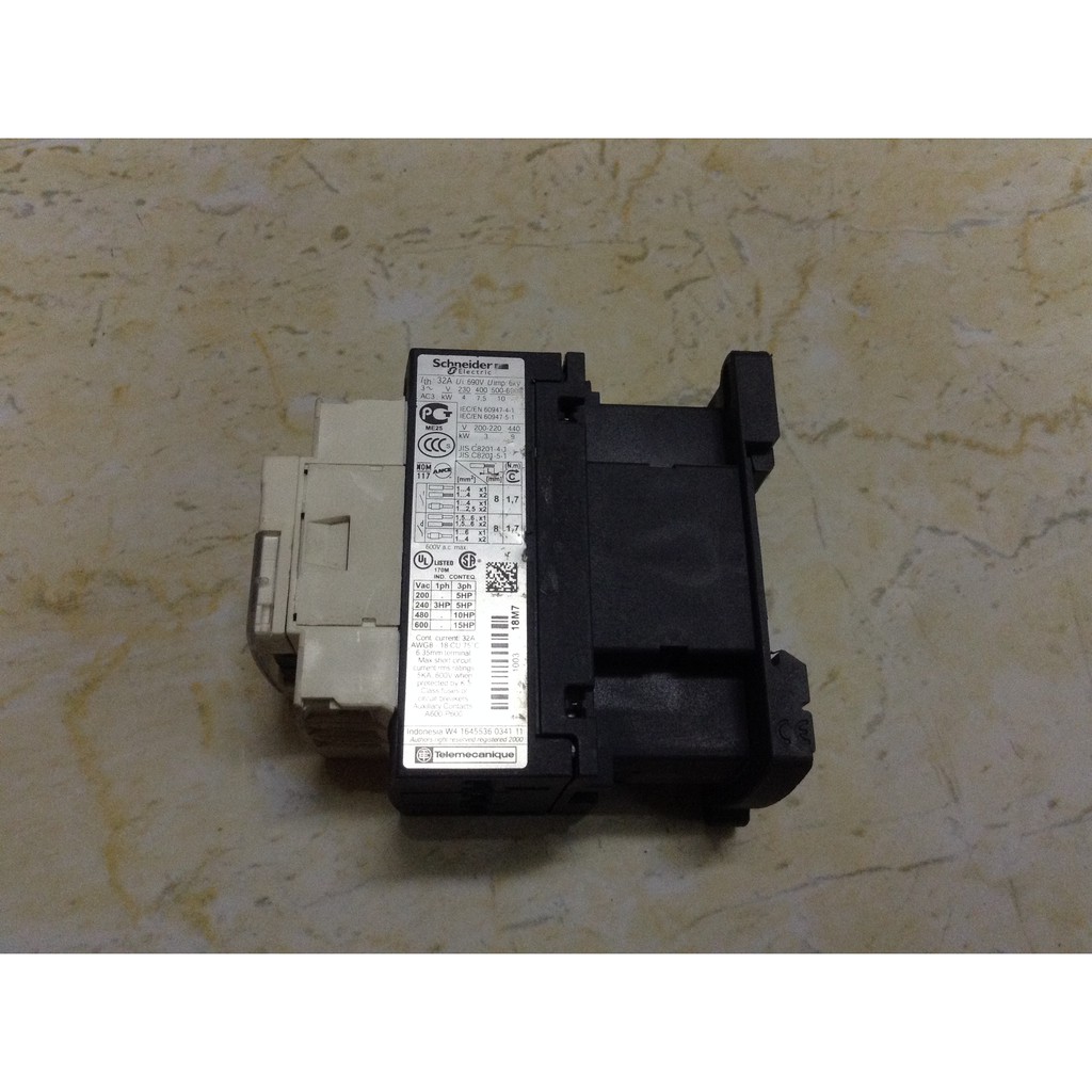 KHỞI ĐỘNG TỪ SCHNEIDER LC1D18; CONTACTOR 18A COIL 220VAC