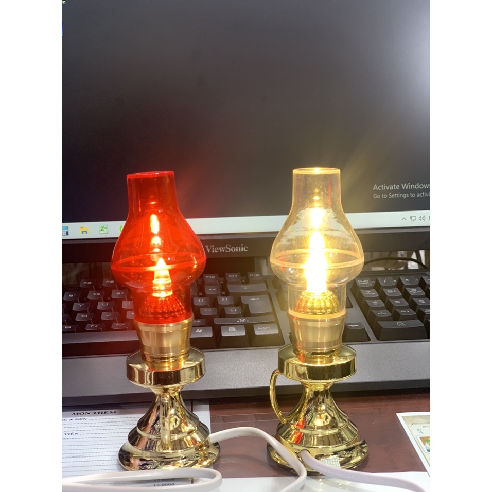 Đèn Dầu Nhựa Ánh Sáng Đỏ / Vàng HT