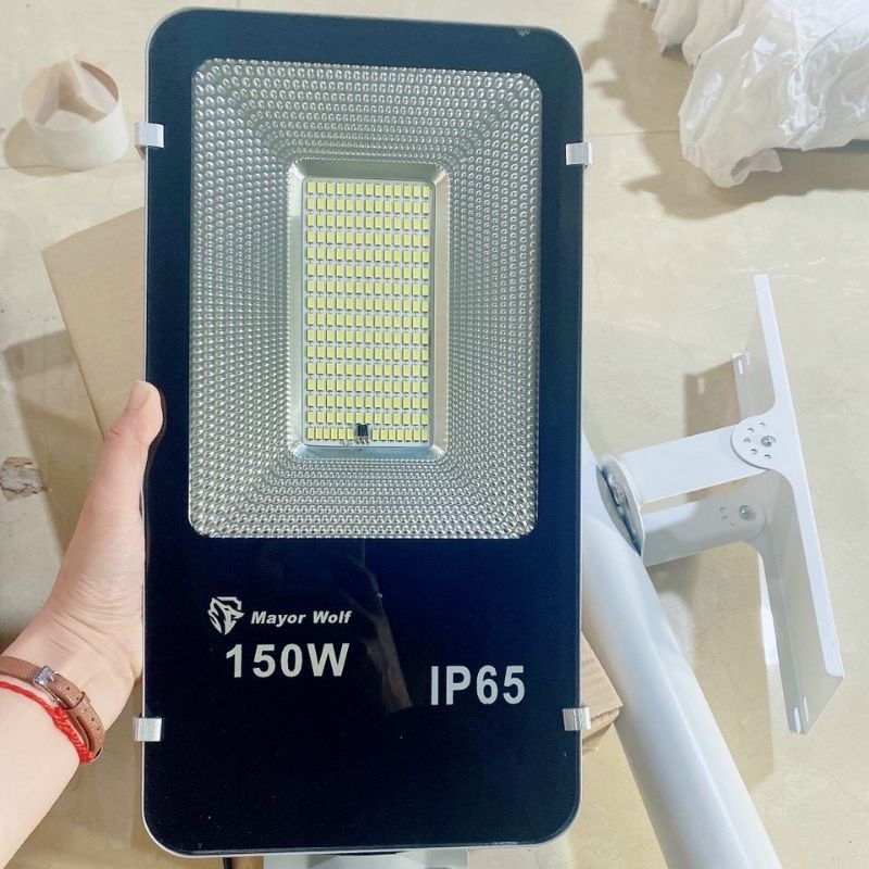 Đèn đường năng lượng mặt trời LY-TYN004 150W Chất liệu sản phẩm Nhôm đúc chống oxy hóa+ kính thủy tinh