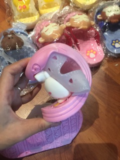 Dép croc chặn mũi mẫu giáo