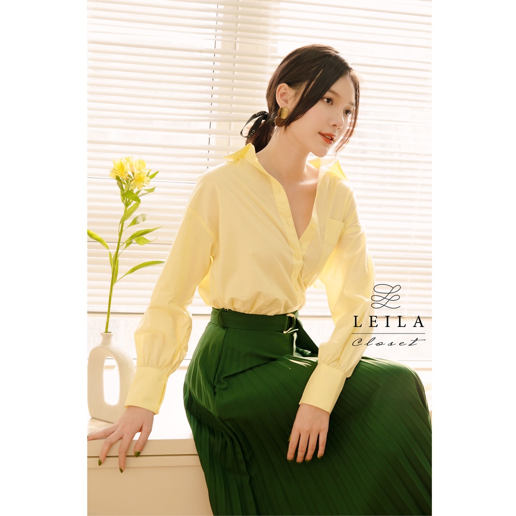 Chân váy midi dập ly Leila Closet.