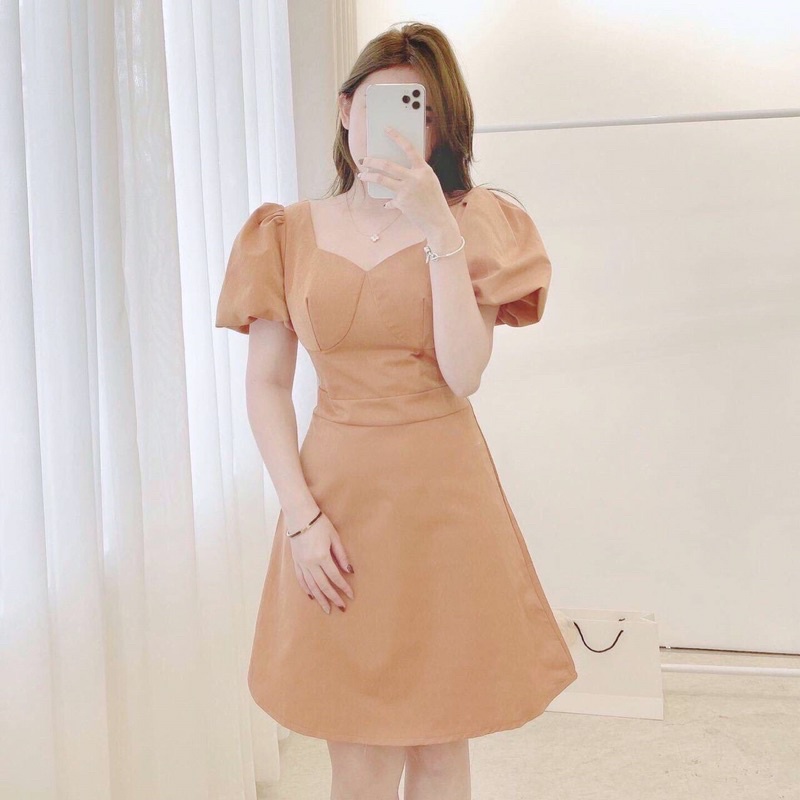 Đầm xòe trơn tay bí thiết kế đơn giản nhưng cực kì sang, thích hơp đi làm hẹn hò tiệc nhẹ