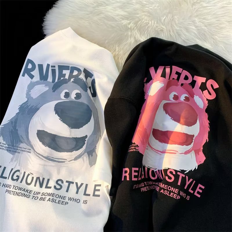 Áo Thun Tay Ngắn Dáng Rộng Mềm Mại Thoải Mái In Hình Gấu Và Dâu Tây Cho Nam