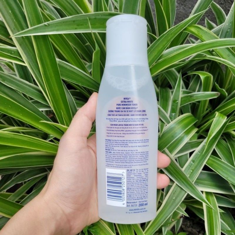 Nước hoa hồng Nivea giúp dưỡng trắng da & se khít lỗ chân lông