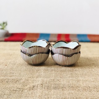 Chén gốm hoa nhỏ