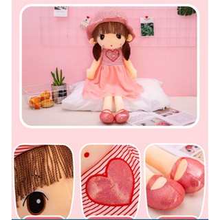 Búp bê cô gái xinh đẹp giầy đỏ