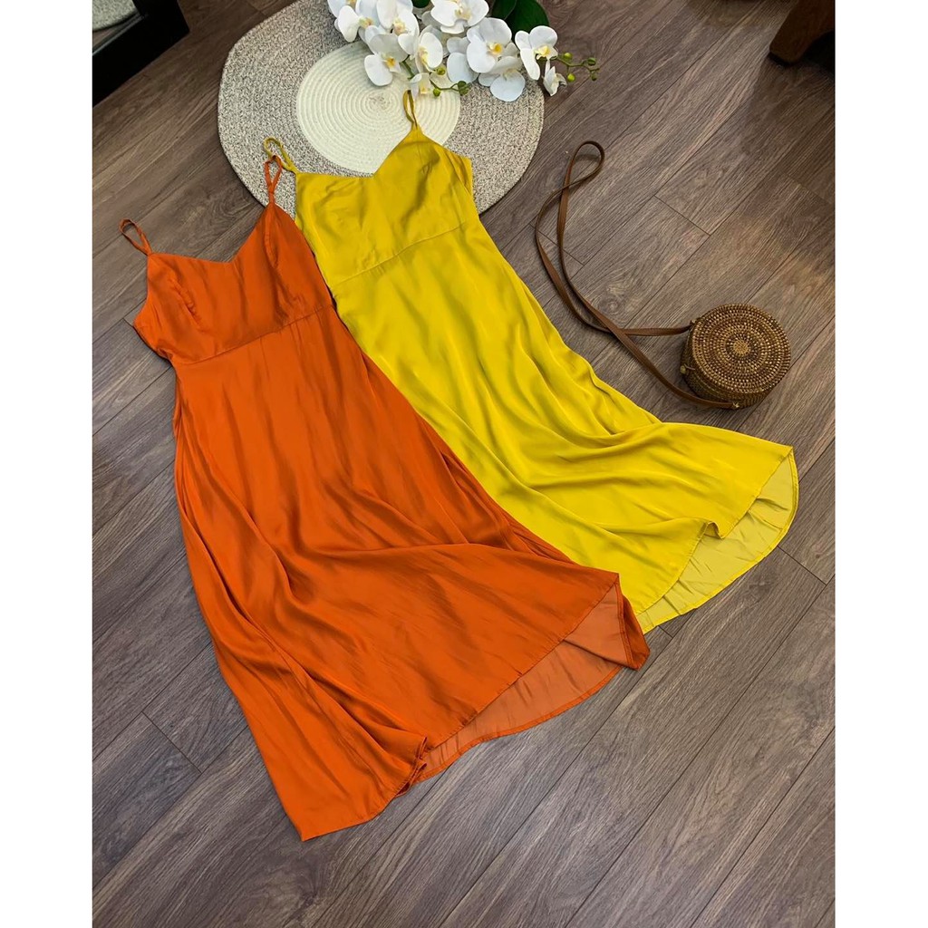 Váy 2 dây Urban Revivo - buộc nơ hở lưng quyễn rũ