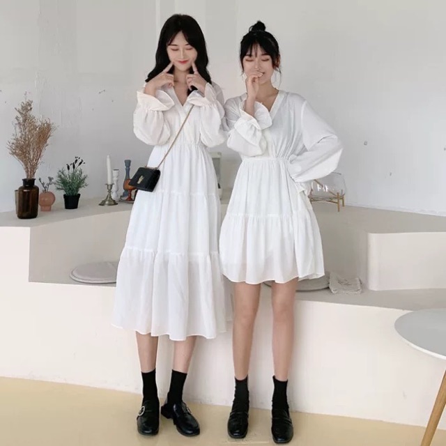 Váy trắng cổ V đôi bạn thân