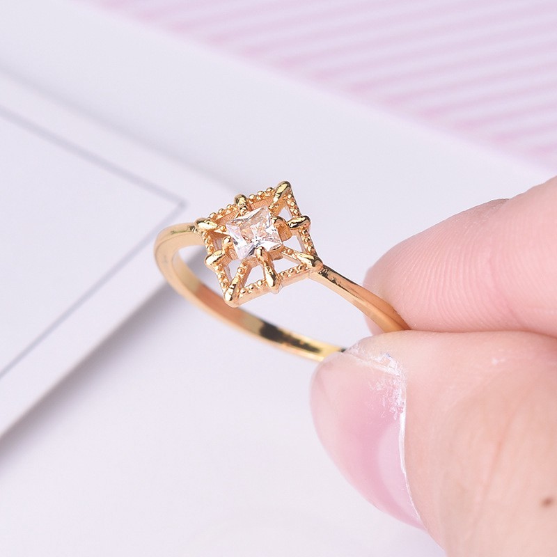 Nhẫn mạ vàng 14k đính đá sang trọng