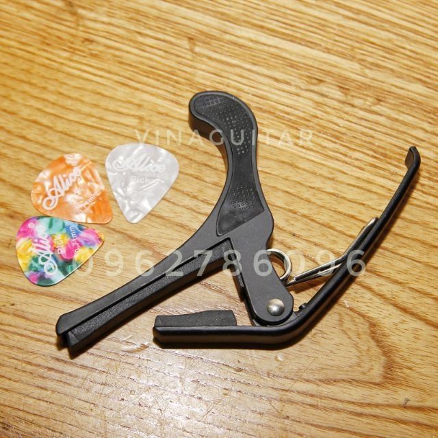 Capo guitar kim loại (tặng pick gảy) Class CP018