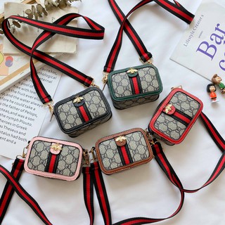 Túi đeo chéo con ong cho bé cực style