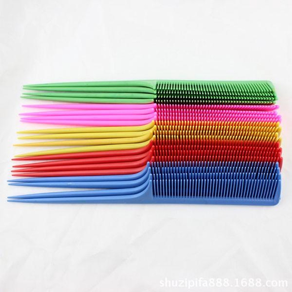 Lược Nhọn Rẽ Ngôi Siêu cute(màu ngẫu nhiên)
