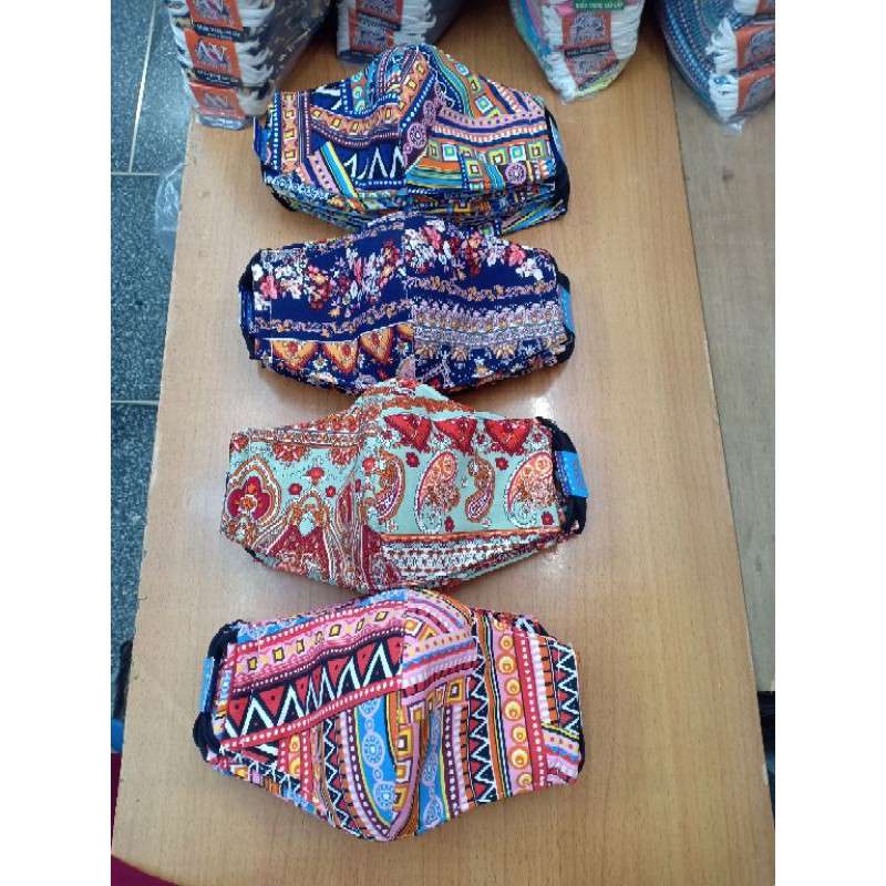 khẩu trang vải hoạ tiết thổ cẩm | BigBuy360 - bigbuy360.vn