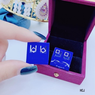 1 chiếc nụ tai bạc chữ w