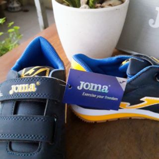 Giày thể thao hiệu Joma