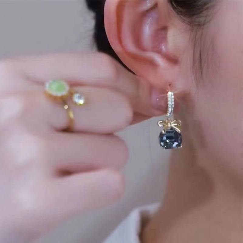 Khuyên Tai Nơ Pha Lê Xanh 2022