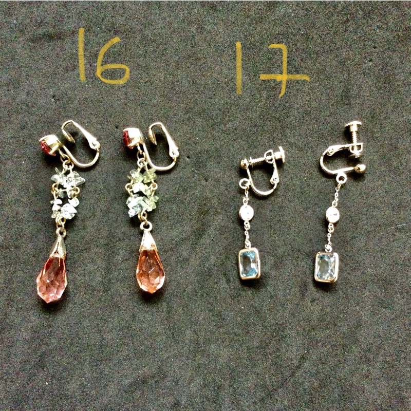 Khuyên tai phale, hạt đá thủy tinh