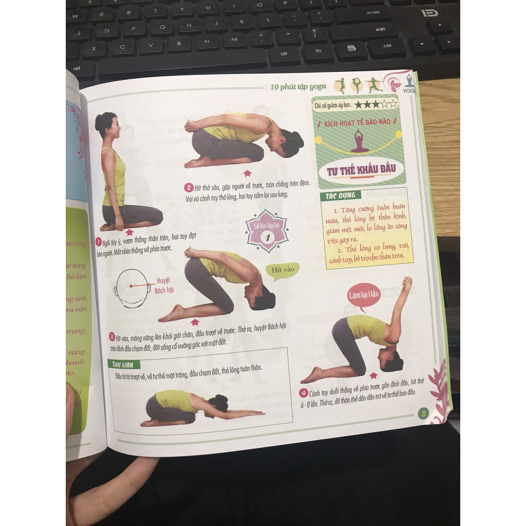 Sách - 10 phút tập Yoga , kèm đĩa CD ( Minh Lâm )