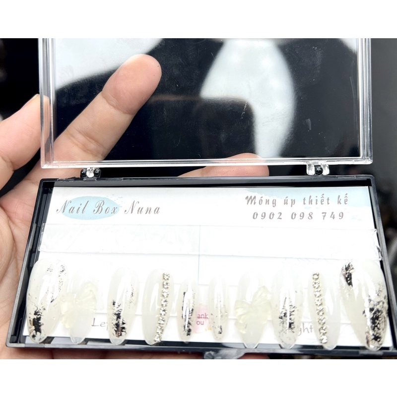 Nailbox Nuna móng úp thiết kế móng thạch đính nơ thạch và dây xích