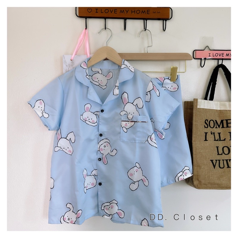 Bộ đồ ngủ pijama nữ cộc tay quần dài chất lụa Kate Thái mềm mịn màu xanh nhạt họa tiết thỏ trắng - CD0066