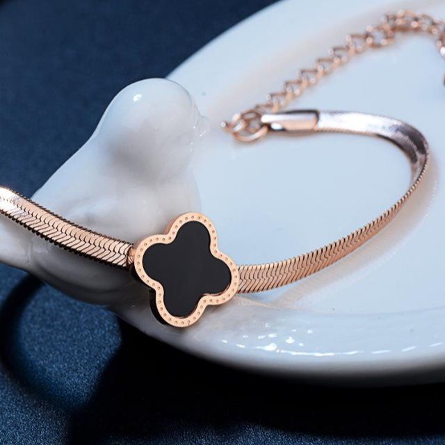 Lắc tay nữ titan không gỉ vòng tay titan nữ mặt cỏ 4 lá trang sức titan cao cấp thời trang