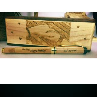 Hộp đựng bút bằng gỗ tặng kèm bút