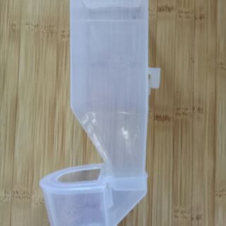 KHAY THỨC ĂN TỰ ĐỘNG CHO VẸT, YẾN PHỤNG (CHỐNG VẢY RA NGOÀI)
