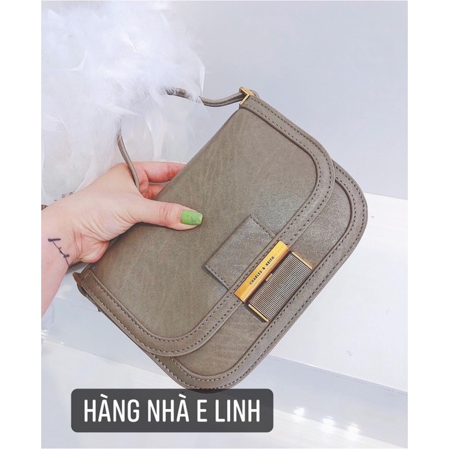 Túi chữ C khuy gài size 22 da mịn