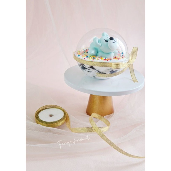 Hộp bánh hình quả cầu trong suốt đk 12cm có quai xách đi kèm