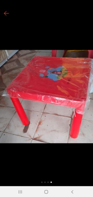 Bàn nhựa cho bé