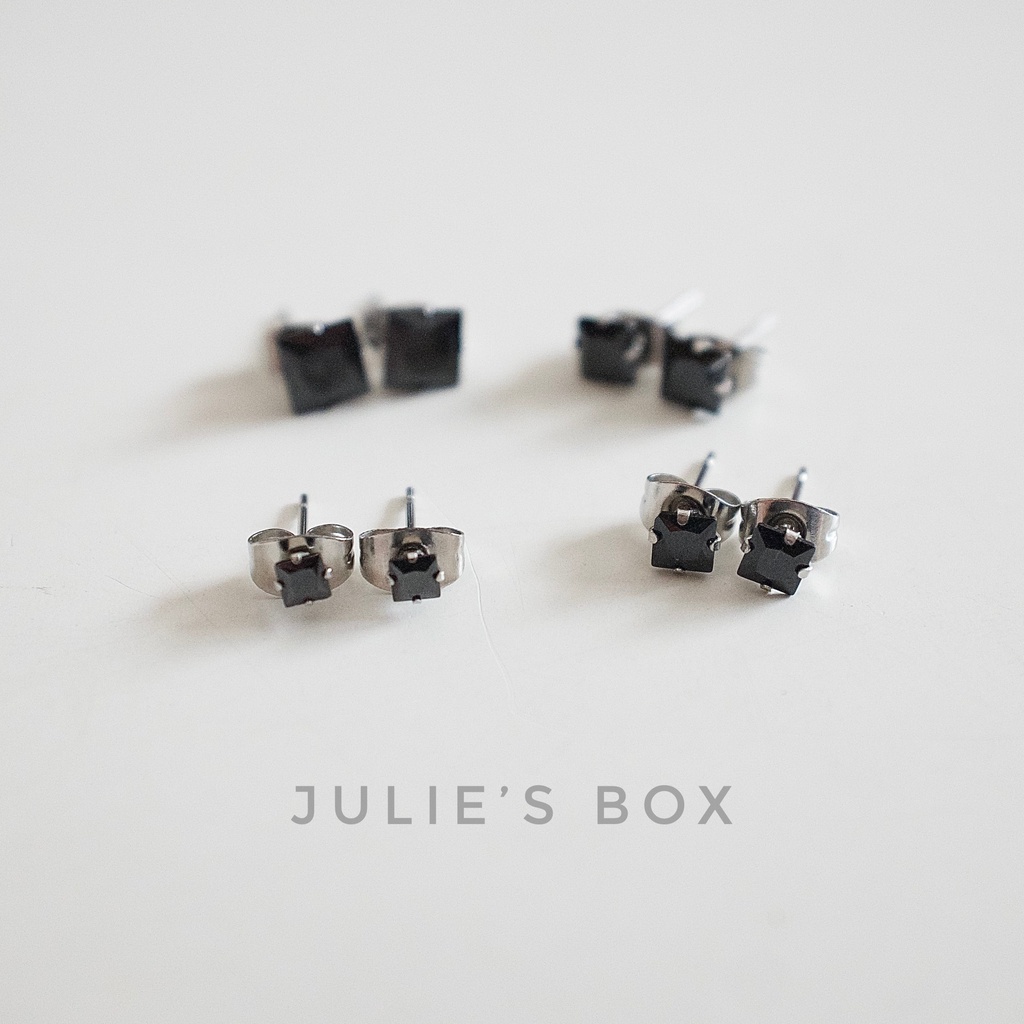 [1 CẶP] Bông Tai Inox Màu Bạc Unisex Đính Đá Vuông Đen Đuôi Gài Không Gỉ Sét Không Ngứa Bông Tai Julies Box 66