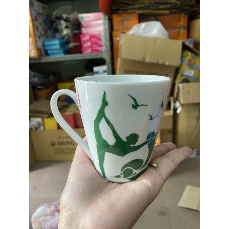 LY SỨ CÓ QUAI QUÀ TẶNG SỮA ANLENE