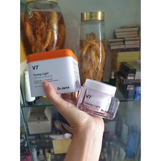 Kem dưỡng trắng da & mờ thâm nám V7 Toning Light