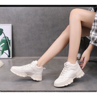 Giầy thể thao màu kem độn đế, lót nỉ mới