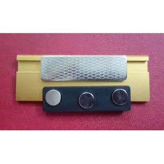 Thẻ tên nhân viên bằng nam châm 3 nút