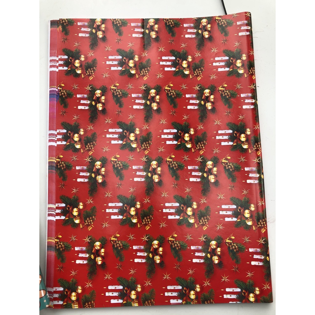 Giấy gói quà họa tiết Giáng sinh Noel loại cao cấp kích thước 75cm x 51cm