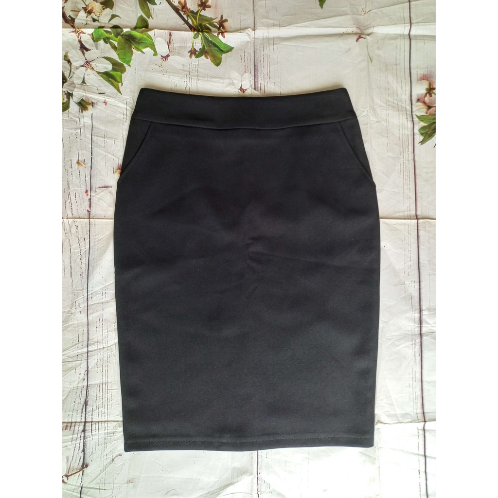 Chân váy công sở ôm xẻ sau thiết kế cơ bản vải tuyết mưa loại 1 màu đen có túi 2 bên CVOD009 | BigBuy360 - bigbuy360.vn